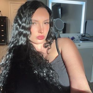 Meet your Posher, Chloe